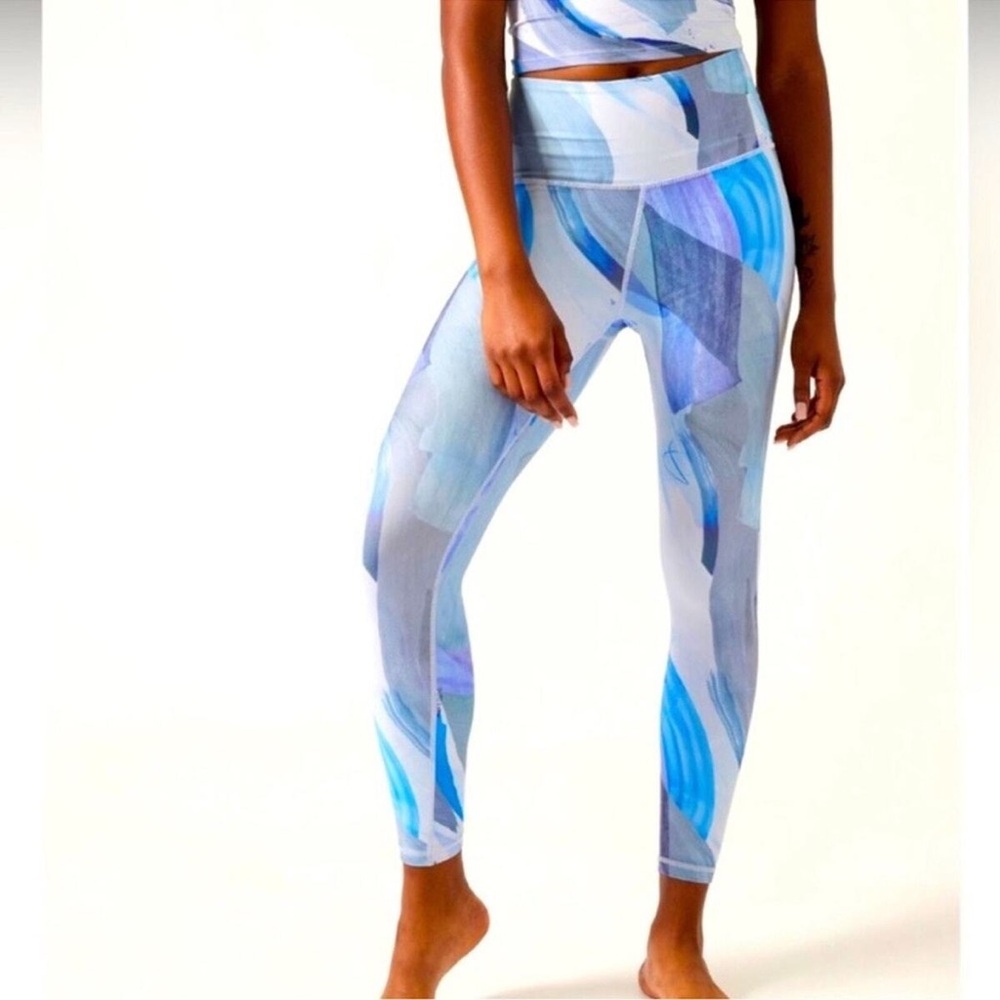 Athleta Elation High Rise 7/8th Tights in Vibrance Snowfall, size Small
